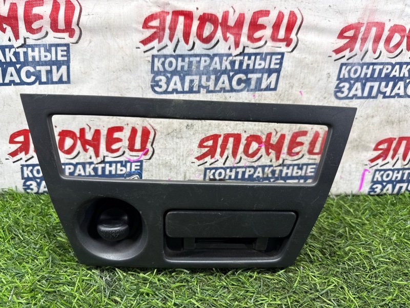 Консоль центральная TOYOTA BB QNC21 3SZ-VE (б/у)