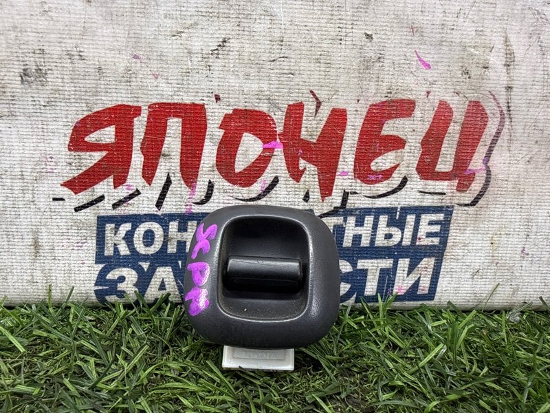 Кнопка стеклоподъемника TOYOTA VITZ SCP10 1SZ-FE задняя правая (б/у)