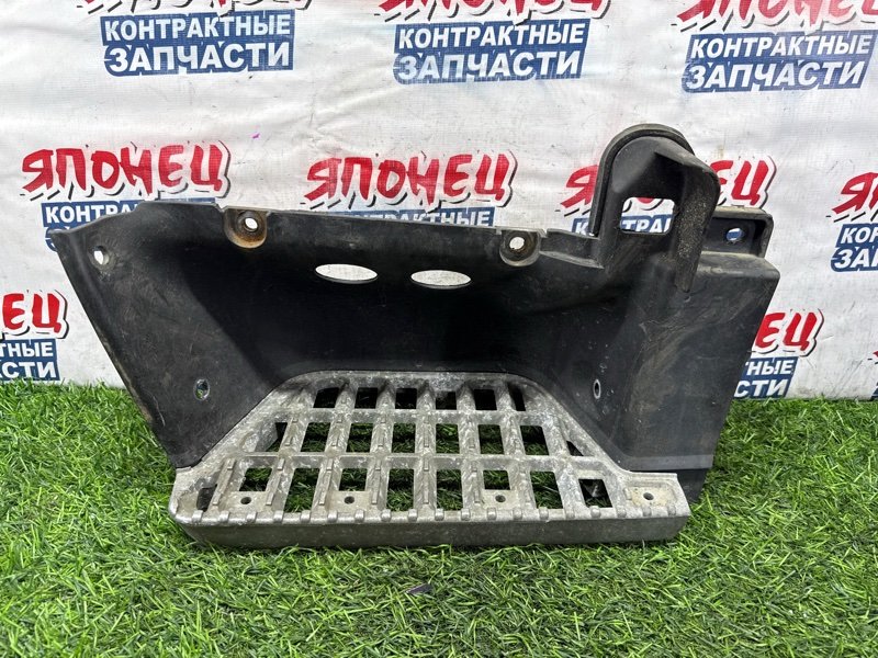 Подножка ISUZU ELF NHR69E 4JG2 правая (б/у)