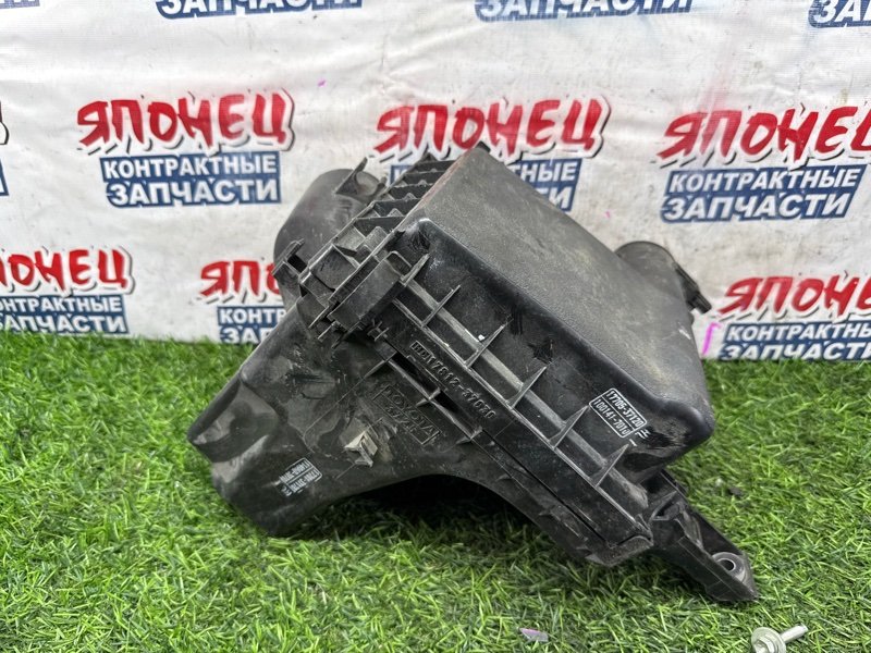 Корпус воздушного фильтра TOYOTA PRIUS ZVW30 2ZR-FXE (б/у)