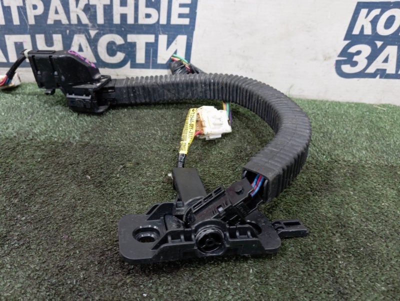 Проводка двери HONDA FREED SPIKE GP3 LEA задняя правая (б/у)