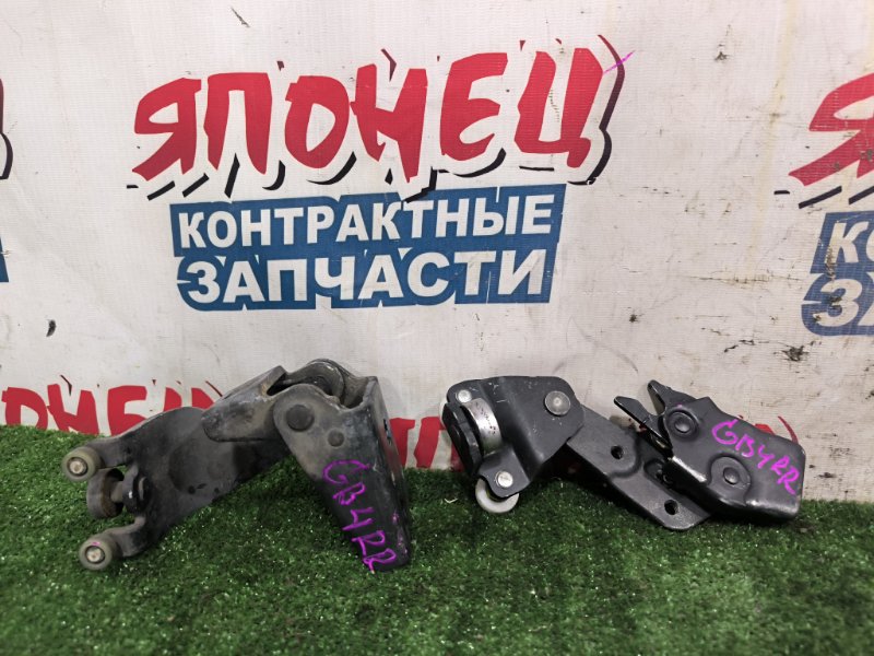 Ролик раздвижной двери HONDA FREED SPIKE GB4 L15A задний правый (б/у)