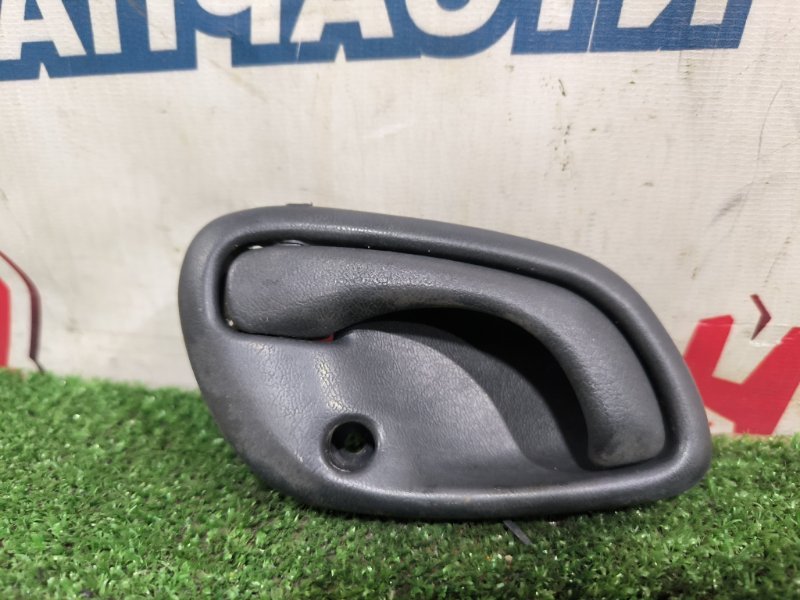 Ручка двери внутренняя SUZUKI JIMNY JB23W K6A правая (б/у)