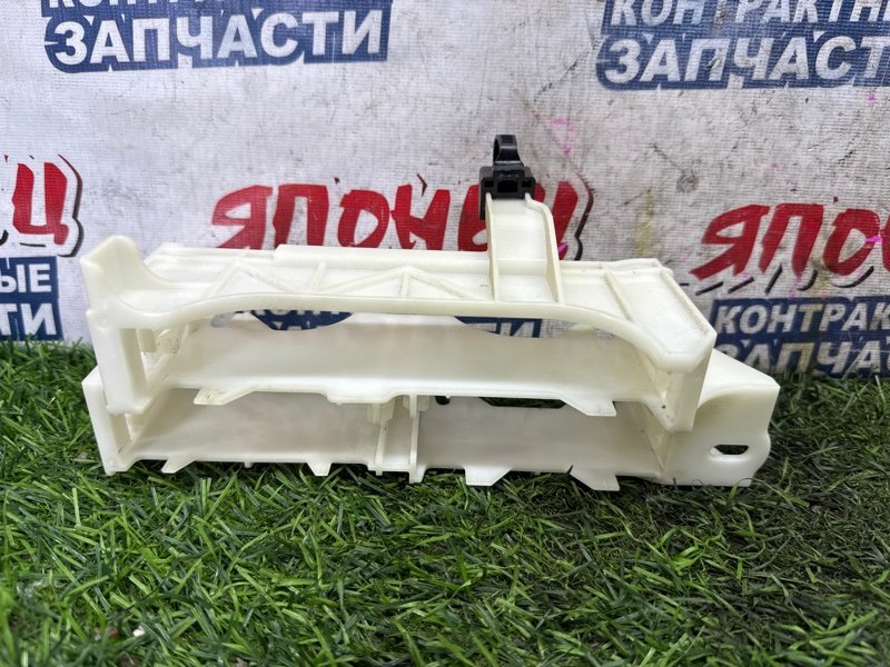 Кронштейн для блоков TOYOTA PRIUS ZVW30 2ZR-FXE (б/у)