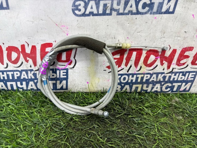 Тросик замка двери TOYOTA NOAH AZR60 1AZ-FSE задний (б/у)