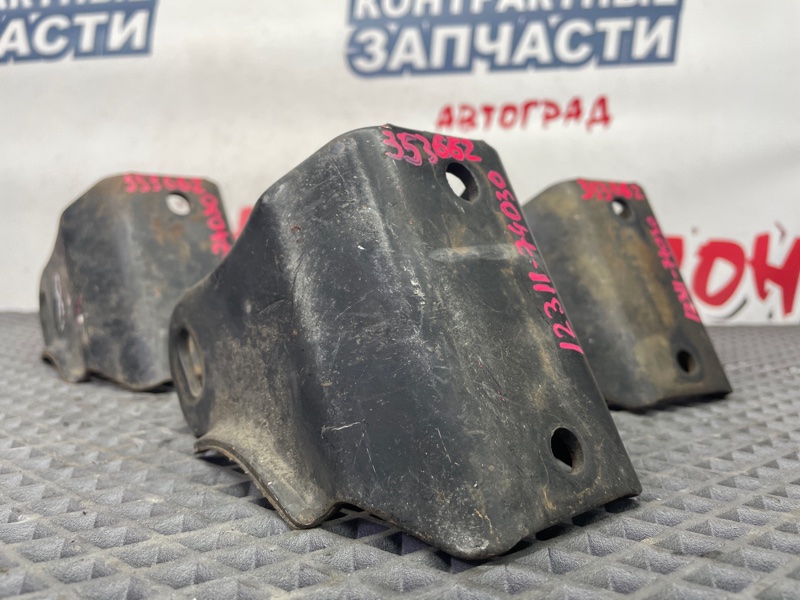 Кронштейн опоры двигателя TOYOTA CAMRY SV41 3S-FE передний (б/у)