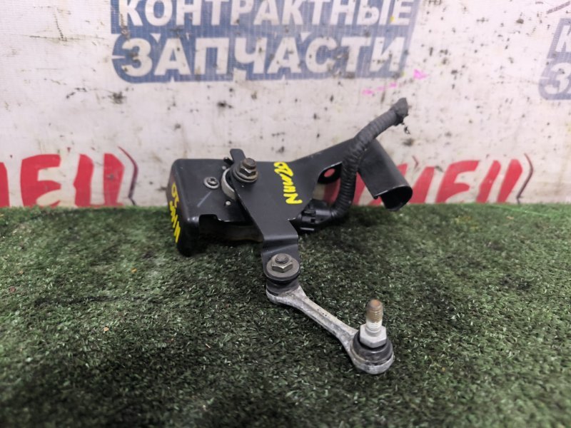 Датчик высоты дорожного просвета TOYOTA PRIUS NHW20 1NZ-FXE 2006 задний (б/у)