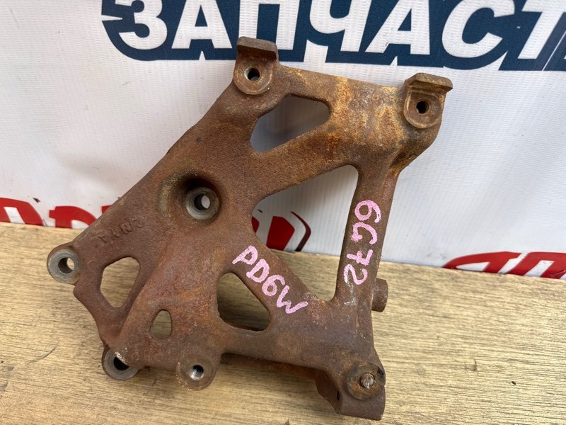 Кронштейн компрессора кондиционера MITSUBISHI DELICA PD6W 6G72 (б/у)