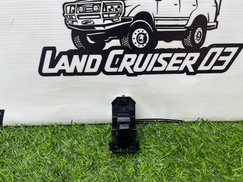 Кнопка стеклоподъемника TOYOTA LAND CRUISER UZJ100 2UZ-FE задняя (б/у)