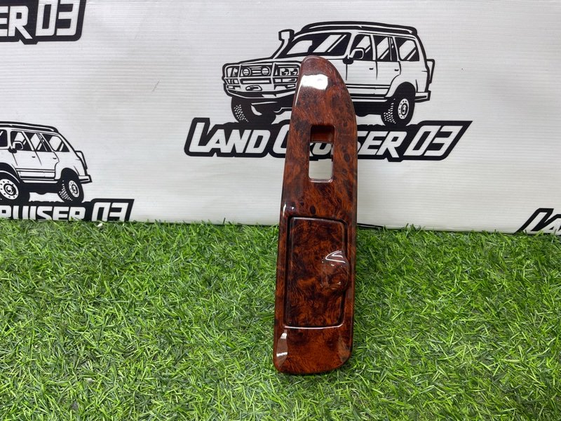 Пепельница TOYOTA LAND CRUISER UZJ100 2UZ-FE задняя левая (б/у)