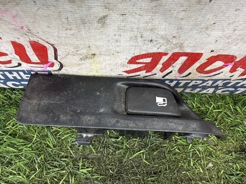 Ручка открывания бензобака TOYOTA MARK X ZIO ANA10 2AZ-FE (б/у)