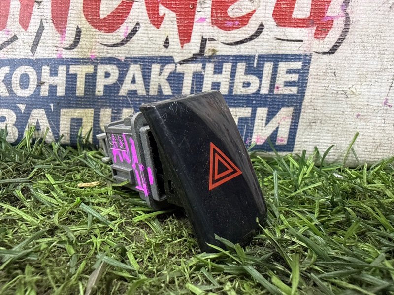 Кнопка аварийной сигнализации TOYOTA MARK X ZIO ANA10 2AZ-FE (б/у)