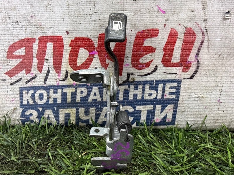 Ручка открывания бензобака TOYOTA WISH ZGE25 2ZR-FAE (б/у)