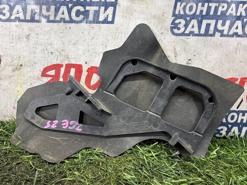 Уголок решетки под дворники TOYOTA WISH ZGE25 2ZR-FAE (б/у)