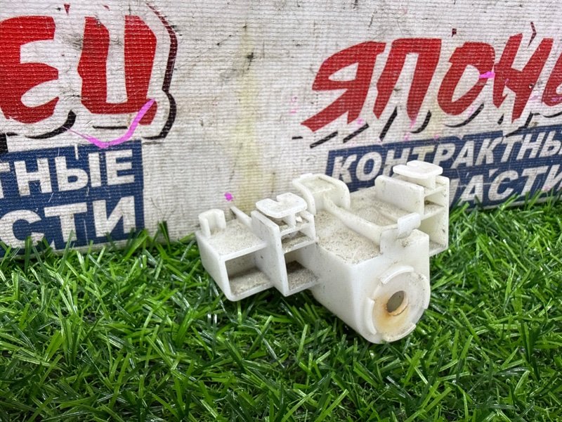 Крепление бампера TOYOTA COROLLA FIELDER NZE164 1NZ-FE заднее левое (б/у)