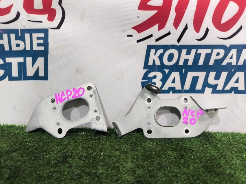 Крепление автомагнитолы TOYOTA FUNCARGO NCP20 1NZ-FE (б/у)
