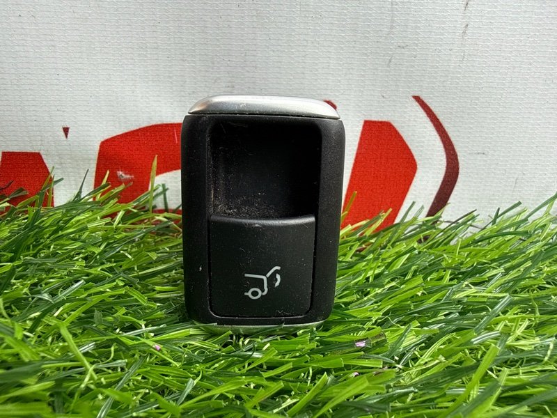 Кнопка открывания багажника MERCEDES-BENZ GLA-CLASS X156 651.930 (б/у)