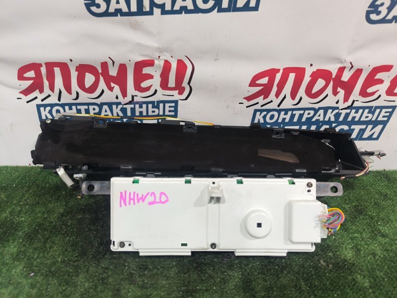 Панель приборов TOYOTA PRIUS NHW20 1NZ-FXE (б/у)
