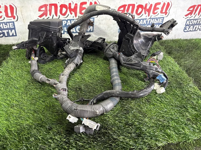 Блок предохранителей под капот TOYOTA AQUA NHP10 1NZ-FXE (б/у)