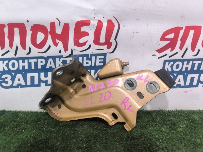 Кронштейн ролика раздвижной двери TOYOTA RAUM NCZ20 1NZ-FE задний левый (б/у)