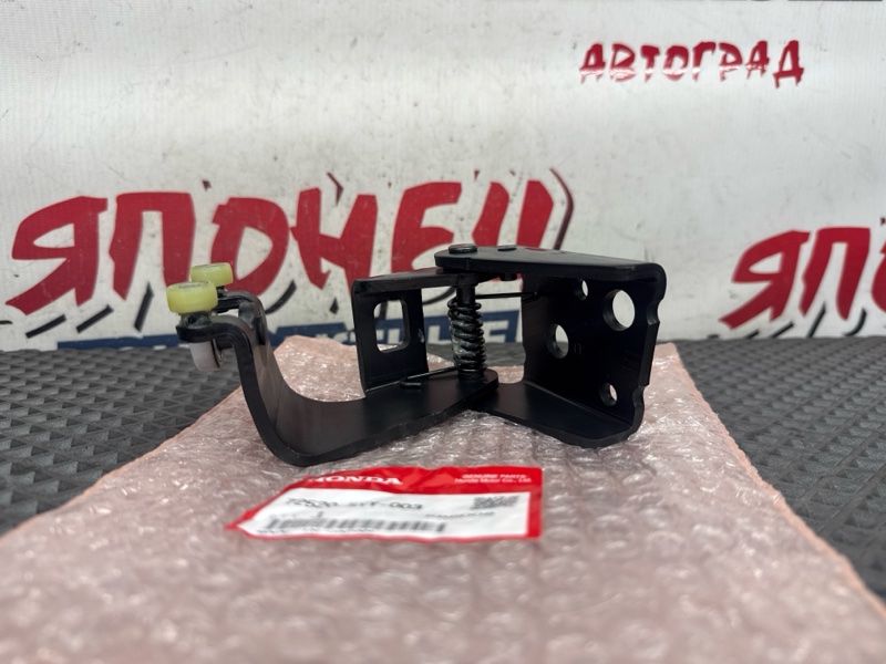 Ролик раздвижной двери HONDA FREED GB3 L15A правый