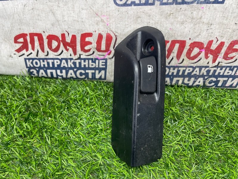 Ручка открывания бензобака TOYOTA PRIUS ZVW30 2ZR-FXE (б/у)