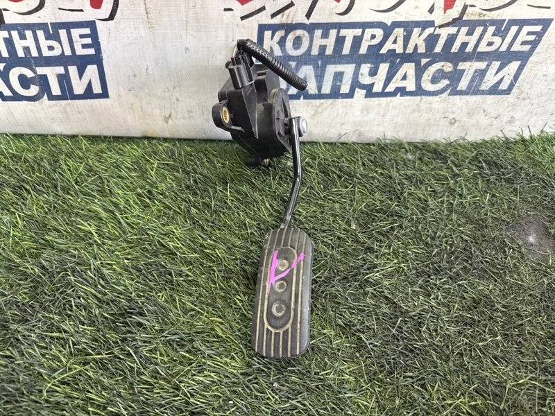 Педаль газа NISSAN TIIDA LATIO SJC11 MR18DE (б/у)