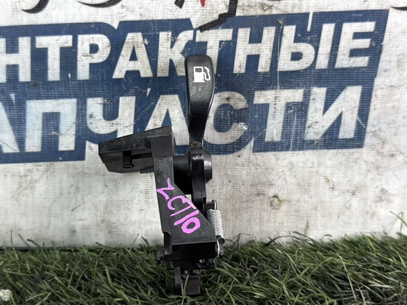 Ручка открывания бензобака TOYOTA OPA ZCT10 1ZZ-FE (б/у)