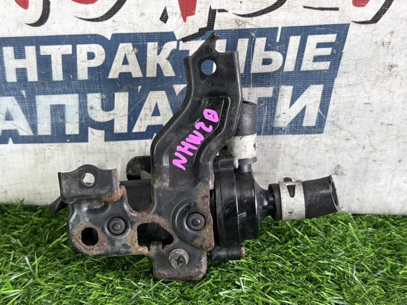 Помпа TOYOTA PRIUS NHW20 1NZ-FXE (б/у)