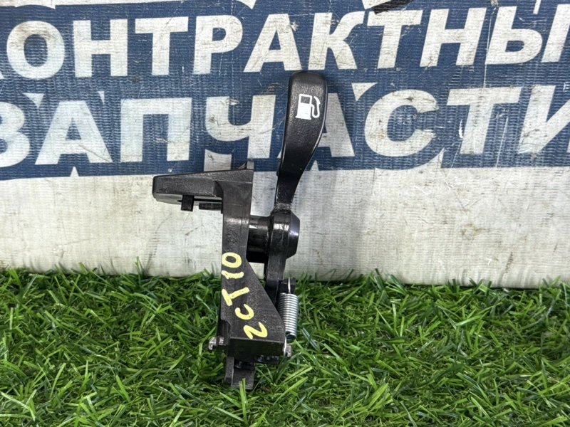 Ручка открывания бензобака TOYOTA OPA ZCT10 1ZZ-FE (б/у)