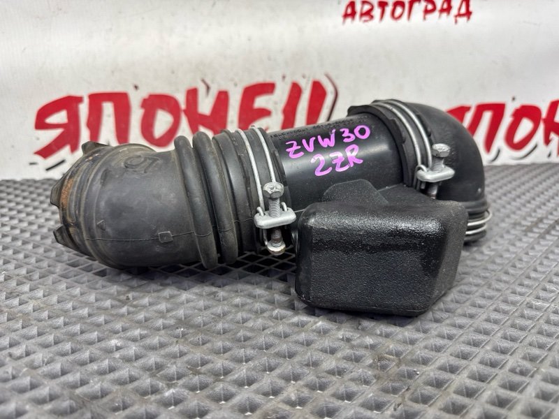 Патрубок воздушного фильтра TOYOTA PRIUS ZVW30 2ZR-FXE (б/у)