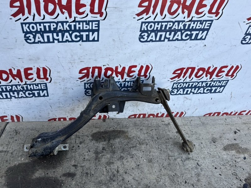 Рычаг нижний HONDA EDIX BE1 D17A задний левый (б/у)