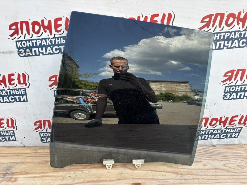Стекло двери NISSAN LIBERTY RM12 QR20DE заднее левое (б/у)