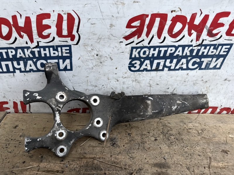 Цапфа TOYOTA CROWN GRS181 4GR-FSE передняя правая (б/у)