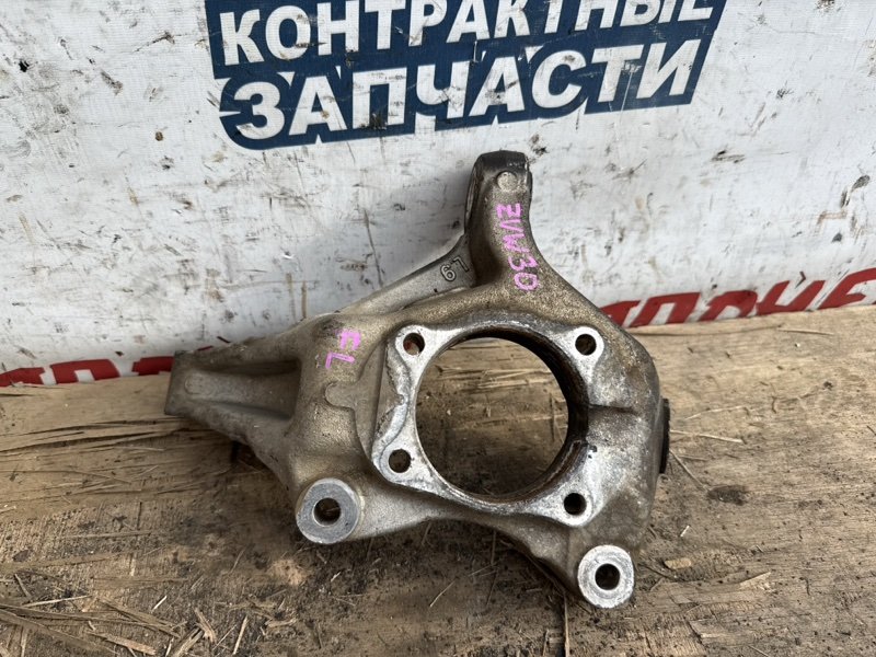 Цапфа TOYOTA PRIUS ZVW30 2ZR-FXE передняя левая (б/у)