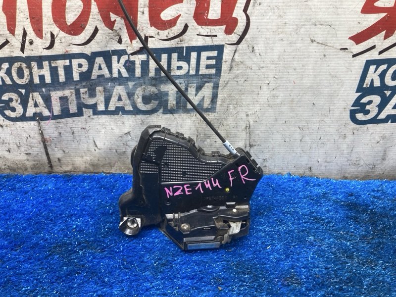 Замок двери TOYOTA COROLLA FIELDER NZE144 1NZ-FE передний правый (б/у)