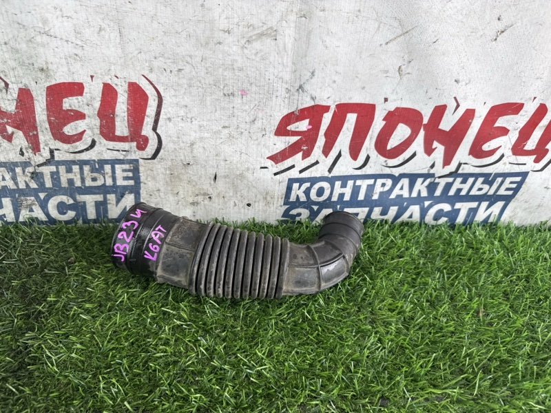 Патрубок воздушного фильтра SUZUKI JIMNY JB23W K6A (б/у)