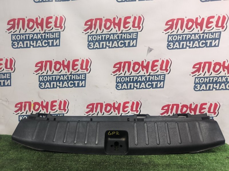 Накладка замка багажника HONDA FIT SHUTTLE GP2 LDA (б/у)