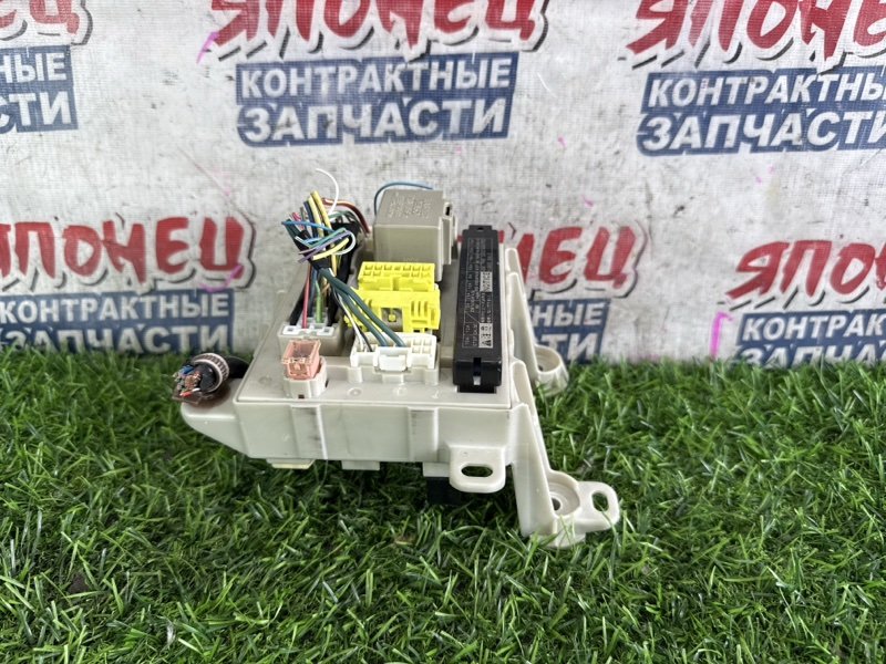 Блок предохранителей салона TOYOTA ALPHARD MNH15 1MZ-FE (б/у)