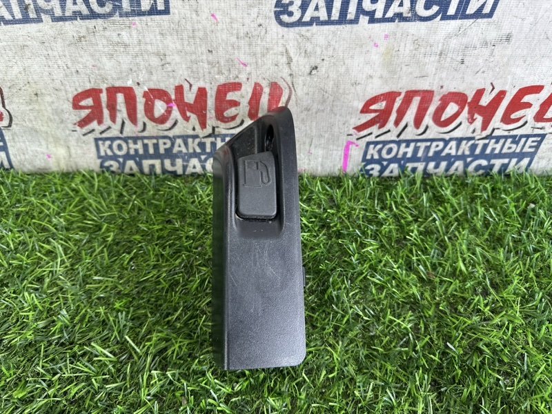 Кнопка открывания лючка бензобака TOYOTA VITZ NSP135 1NR-FE (б/у)