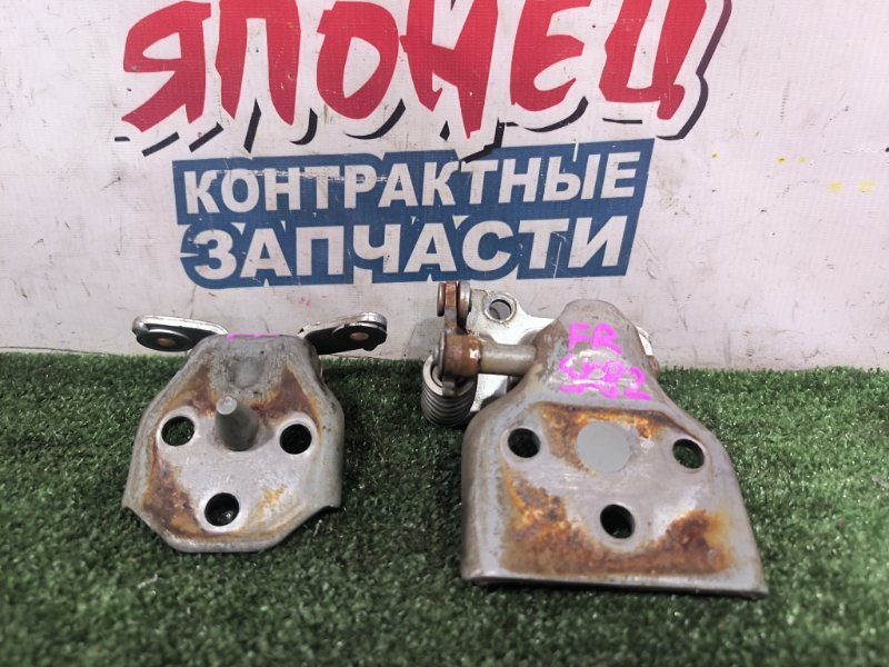 Петля двери NISSAN VANETTE SK82VN F8 передняя правая (б/у)
