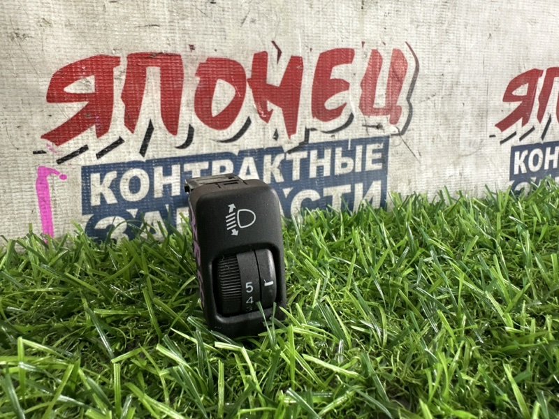 Кнопка корректора фар TOYOTA NOAH AZR60 1AZ-FSE (б/у)