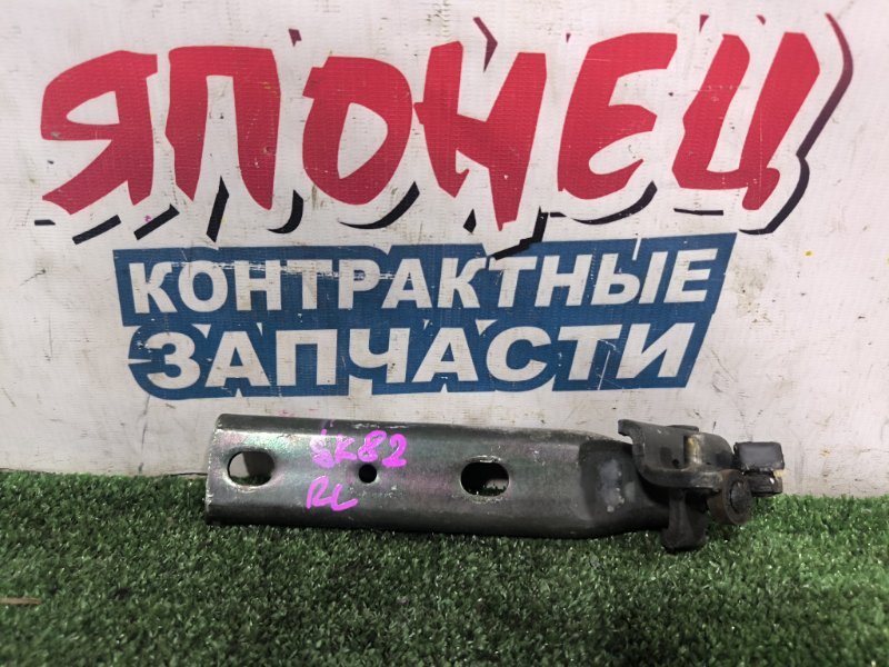 Ролик раздвижной двери NISSAN VANETTE SK82MN F8 задний левый (б/у)