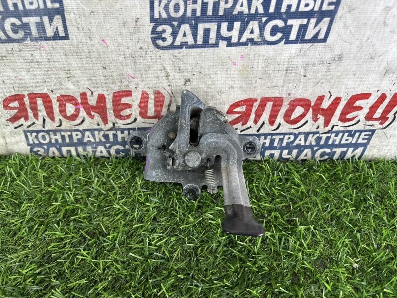 Замок капота TOYOTA WISH ZGE20 2ZR-FAE (б/у)