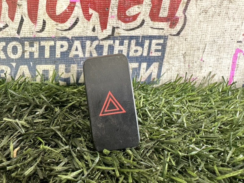 Кнопка аварийной сигнализации TOYOTA COROLLA FIELDER NZE141 1NZ-FE (б/у)