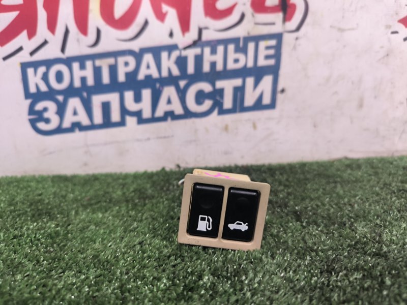 Кнопка открывания лючка бензобака TOYOTA PROGRES JCG10 1JZ-GE (б/у)