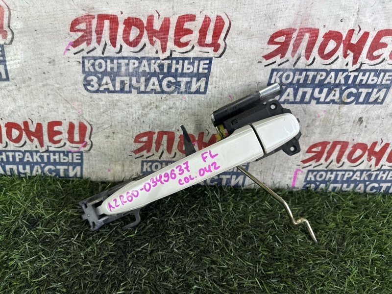 Ручка двери внешняя TOYOTA NOAH AZR60 1AZ-FSE передняя левая (б/у)