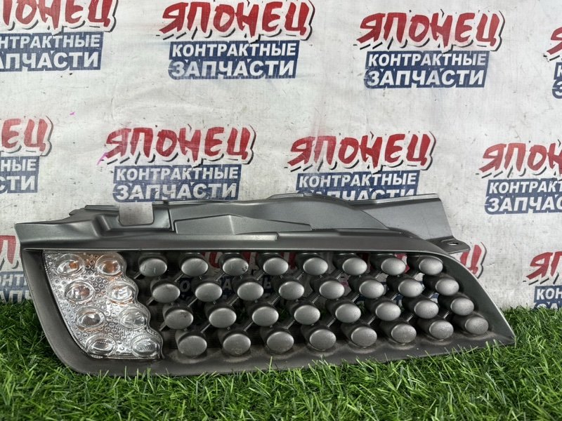 Решетка радиатора NISSAN MARCH AK12 CR12DE правая (б/у)