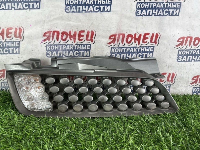 Решетка радиатора NISSAN MARCH AK12 CR12DE правая (б/у)