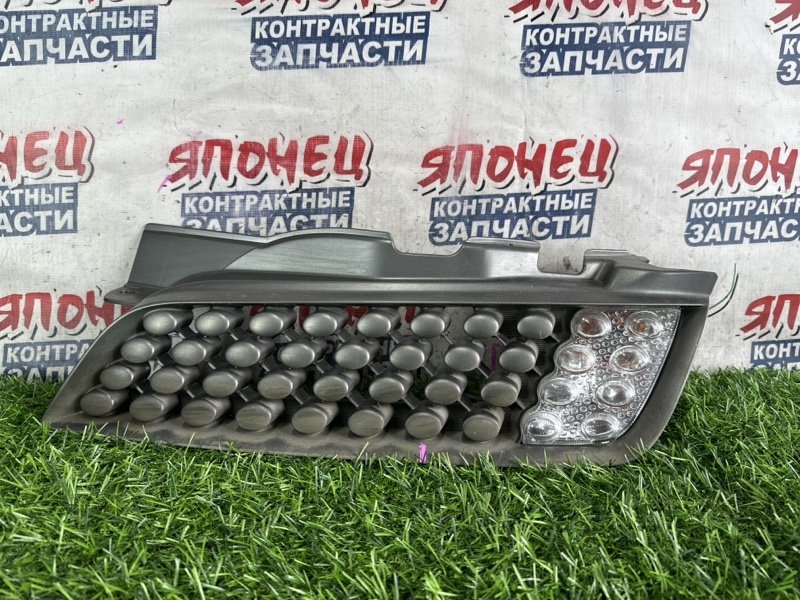 Решетка радиатора NISSAN MARCH AK12 CR12DE левая (б/у)